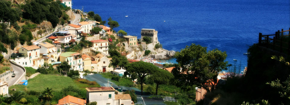 Alberghi sul mare nei pressi di Amalfi.